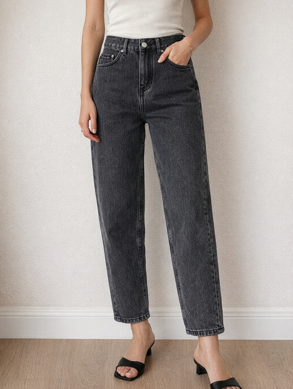 TOTEME Barrel Leg Twisted Seam Jeans Black Washed Denim Size 28/30 Made in Italy
